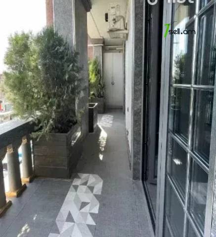 Ընդարձակ 2 սենյականոց բնակարան Կոմիտասի պողոտայում, 128 ք.մ., նախավերջին հարկ, բարձր առաստաղներ