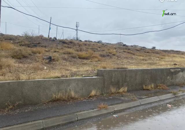 Հողատարածք հասարակական շինությունների համար 3-րդ փողոցում Մայակովսկիում, 1000 ք.մ.