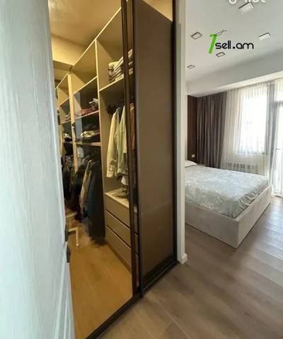 3 սենյականոց բնակարան նորակառույց շենքում Չարենցի փողոցում, 71 քմ, նախավերջին հարկ, բարձր առաստաղներ