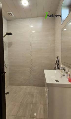 Երկու հարկանի քարե տուն Նոր Արեշի 7րդ փողոցում Էրեբունիում, 470 քմ, 3+ սանհանգույց