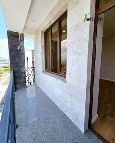 Երեք հարկանի քարե տուն, Դուրյան թաղամաս Ավանում, 800 ք.մ., 3+ սանհանգույց