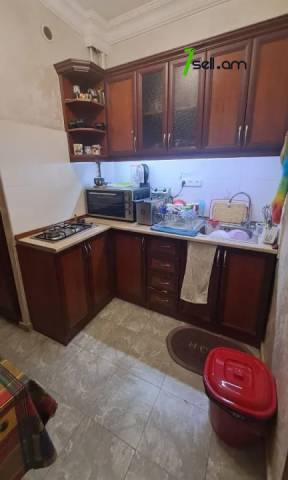 3 սենյականոց բնակարան Նար-Դոսի փողոցում, 65 քմ, նախավերջին հարկ, եվրովերանորոգված