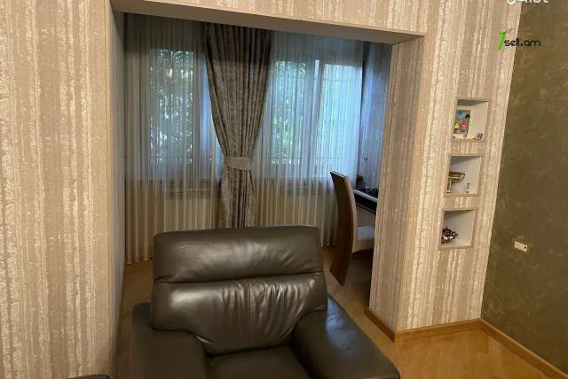 3 սենյականոց բնակարան Կարախանյան փողոցում, 90 ք.մ., 2/9 հարկ, կապիտալ վերանորոգված