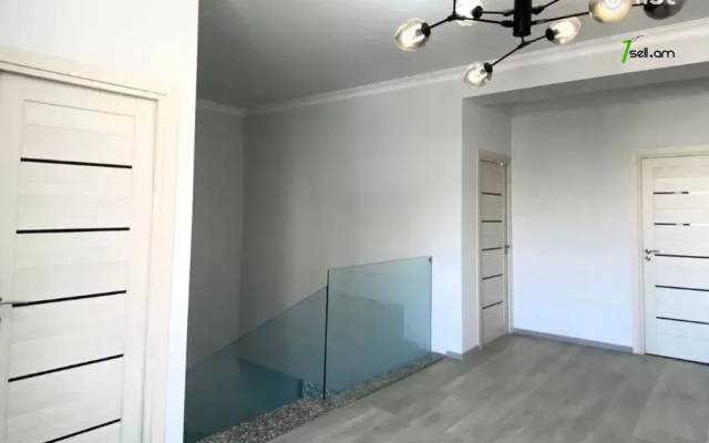 Երկու հարկանի քարե տուն, Նազարբեկյան թաղամաս Աջափնյակում, 260 ք.մ., 2 սանհանգույց