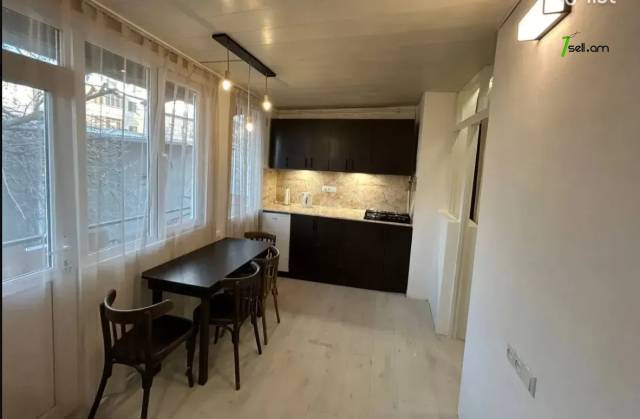 2 սենյականոց բնակարան Նար-Դոսի փողոցում, 38 քմ, նախավերջին հարկ, բարձր առաստաղներ