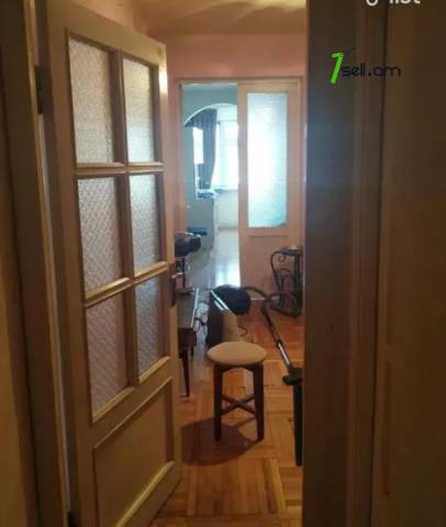 5 սենյականոց բնակարան Լեփսիուսի փողոցում, 105 ք.մ., նախավերջին հարկ, քարե շենք