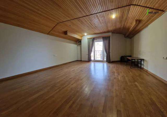 Երեք հարկանի քարե տուն Այգեկցու փողոցում Արաբկիրում, 430 ք.մ., 3+ սանհանգույց, կապիտալ վերանորոգված