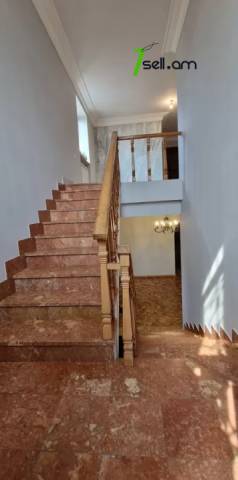 Երեք հարկանի քարե տուն Պտղնիում, 1300 ք.մ., 3+ սանհանգույց, եվրովերանորոգված