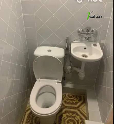 2 սենյականոց բնակարան Սայաթ-Նովայի պողոտայում, 72 ք.մ., մի քանի պատշգամբ, 8/10 հարկ
