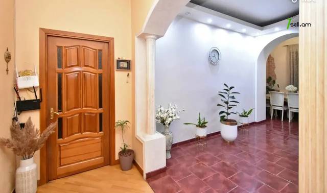 4 սենյականոց բնակարան Էրեբունու փողոցում, 104 ք.մ., 3/5 հարկ, բարձր առաստաղներ