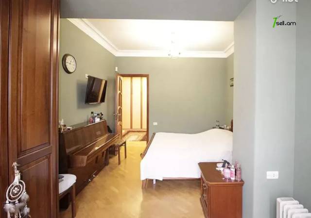 4 սենյականոց բնակարան Վարդանանց փողոցում, 113 ք.մ., 2 սանհանգույց, բարձր առաստաղներ, 2/5 հարկ