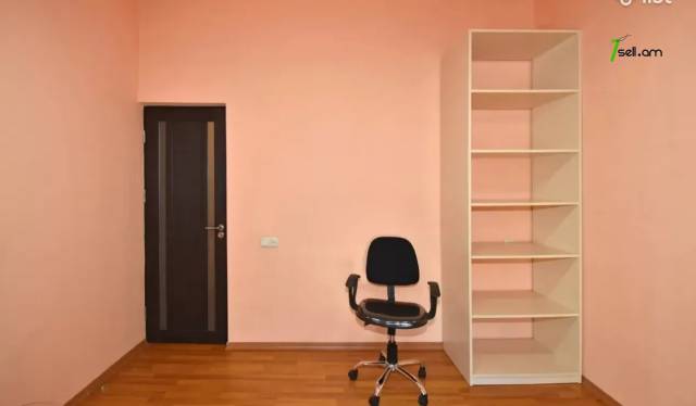 Երեք հարկանի քարե տուն, Նորաշեն թաղամաս Աջափնյակում, 150 ք.մ., 3+ սանհանգույց, եվրովերանորոգված