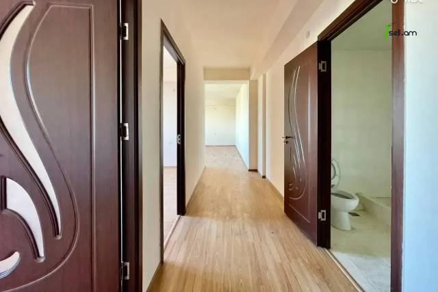 2 սենյականոց բնակարան նորակառույց շենքում Շինարարների փողոցում, 70 քմ, 11/14 հարկ