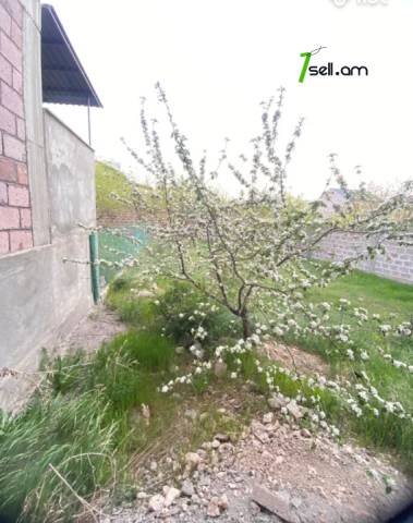 Երկու հարկանի քարե տուն 1-ին փողոցում Առինջում, 140 քմ, 3+ սանհանգույց