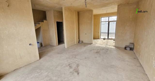 Երկու հարկանի քարե տուն, Դուրյան թաղամաս Ավանում, 435 ք.մ., 2 սանհանգույց, մասնակի վերանորոգում