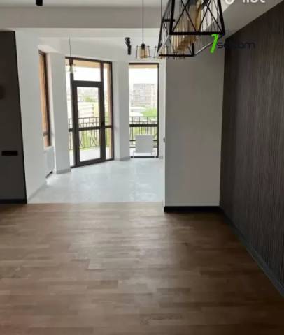 3 սենյականոց բնակարան նորակառույց շենքում Հրաչյա Ներսիսյան փողոցում, 96 ք.մ., 2 սանհանգույց