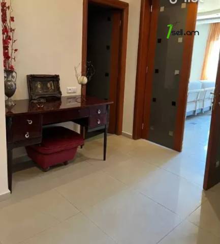 4 սենյականոց բնակարան Նալբանդյան փողոցում, 132 ք.մ., կապիտալ վերանորոգված, քարե շենք