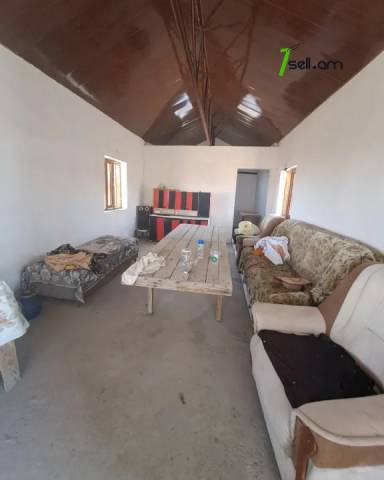 Մեկ հարկանի քարե տուն Զովունիում, 1050 քմ