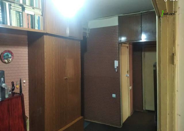 4 սենյականոց բնակարան Դավիթ Մալյան փողոցում, 73 ք.մ., 1/5 հարկ, քարե շենք