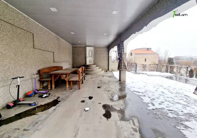 Չորս հարկանի քարե տուն Արաբկիր փողոցում Քասախում, 1000 ք.մ., 3+ սանհանգույց, եվրովերանորոգված