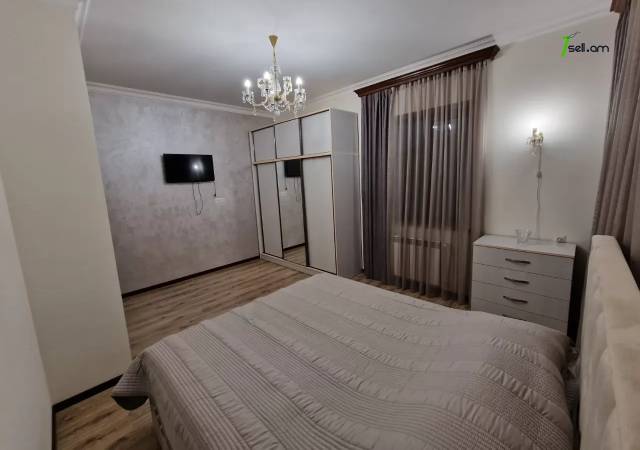 Երկու հարկանի քարե տուն Մուրացանի փողոցում Էրեբունիում, 220 ք.մ., 3+ սանհանգույց