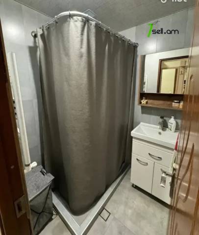 3 սենյականոց բնակարան Ռուբինյանց փողոցում, 78 քմ, 2/5 հարկ, կապիտալ վերանորոգված, քարե շենք