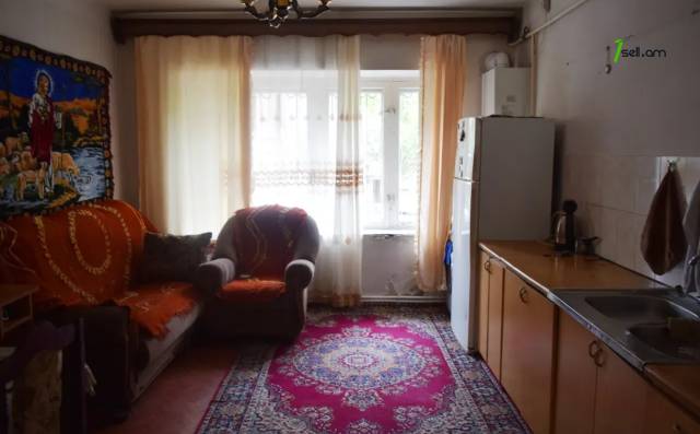 3 սենյականոց բնակարան Եղիշե Չարենցի փողոցում, 84 քմ, 1/4 հարկ, եվրովերանորոգված