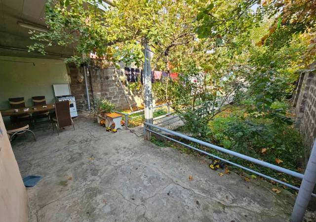 Մեկ հարկանի քարե տուն Նոր-Արեշի 44 փողոցում Էրեբունիում, 376 ք.մ., կոսմետիկ վերանորոգում