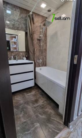 3 սենյականոց բնակարան Կոմիտասի պողոտայում, 55 ք.մ., նախավերջին հարկ, դիզայներական ոճով վերանորոգված