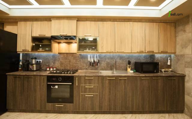 5 սենյականոց բնակարան Սայաթ-Նովայի պողոտայում, 150 քմ, 2/4 հարկ, 3+ սանհանգույց