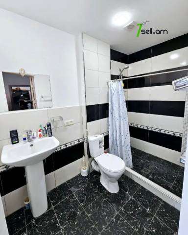 Երկու հարկանի քարե տուն Նոր-Արեշի 46 փողոցում Էրեբունիում, 172 քմ, 2 սանհանգույց