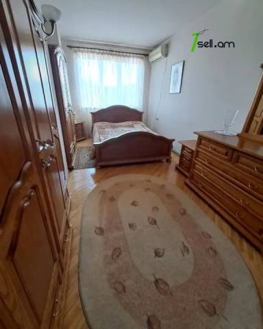 4 սենյականոց բնակարան Լեոյի փողոցում, 100 ք.մ., 2/5 հարկ, եվրովերանորոգված, քարե շենք