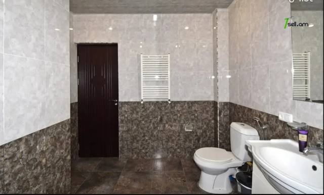 3 սենյականոց բնակարան նորակառույց շենքում Աղբյուր Սերոբի փողոցում, 130 ք.մ., 2 սանհանգույց