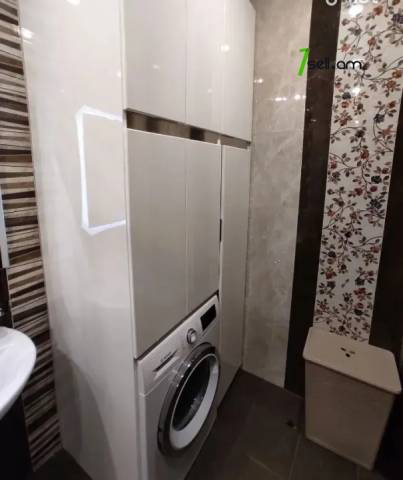 3 սենյականոց բնակարան Վարդանանց փողոցում, 86 ք.մ., 2/5 հարկ, 2 սանհանգույց, բարձր առաստաղներ