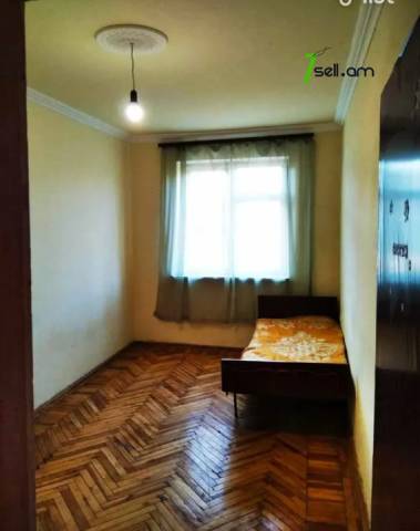 3 սենյականոց բնակարան, Շիրակ փողոցի 5-րդ նրբանցք, 62 ք.մ., 2/5 հարկ, մասնակի վերանորոգում, քարե շենք