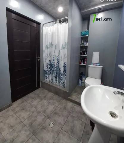 2 սենյականոց բնակարան Մամիկոնյանց փողոցում, 85 քմ, 2/4 հարկ, եվրովերանորոգված, քարե շենք