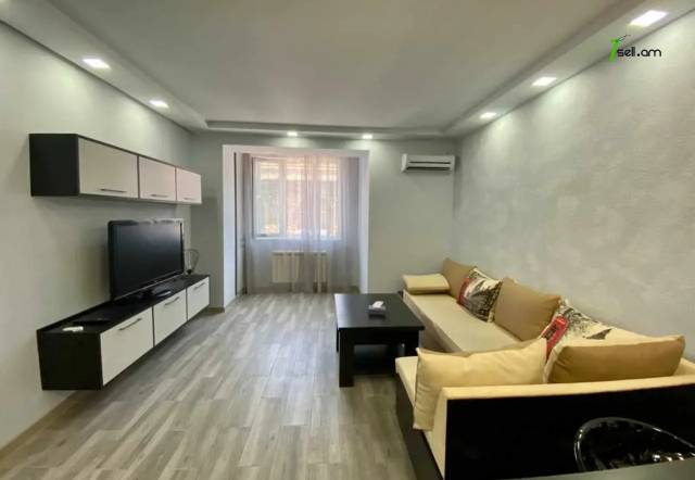 2 սենյականոց բնակարան Պարոնյանի փողոցում, 45 քմ, 1/5 հարկ, կապիտալ վերանորոգված, քարե շենք