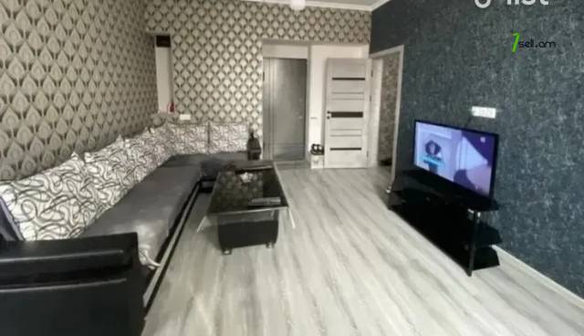 2 սենյականոց բնակարան Նիկողայոս Ադոնցի փողոցում, 42 ք.մ., նախավերջին հարկ, բարձր առաստաղներ