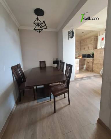 3 սենյականոց բնակարան Լենինգրադյան փողոցում, 75 ք.մ., 2 սանհանգույց, բարձր առաստաղներ, 3/5 հարկ