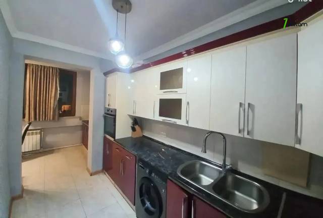 4 սենյականոց բնակարան Լեփսիուսի փողոցում, 90 ք.մ., նախավերջին հարկ, եվրովերանորոգված