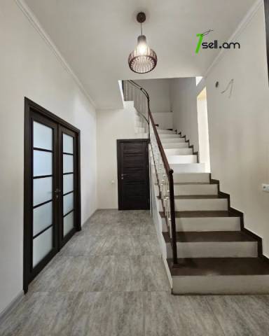 Երկու հարկանի քարե տուն Պարույր Սեվակի փողոցում Քասախում, 990 ք.մ., 2 սանհանգույց