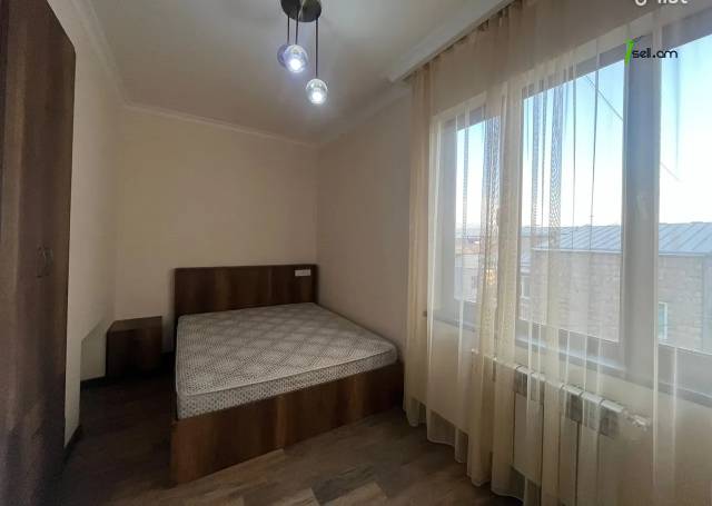 2 սենյականոց բնակարան Լեոյի փողոցում, 65 ք.մ., բարձր առաստաղներ, 3/5 հարկ, կապիտալ վերանորոգված