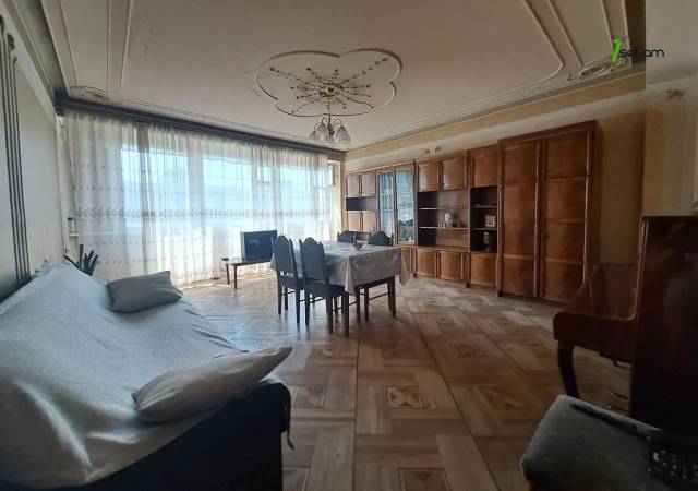 4 սենյականոց բնակարան Երվանդ Քոչարի փողոցում, 85 ք.մ., 2 սանհանգույց