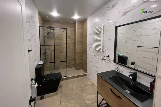 2 սենյականոց բնակարան նորակառույց շենքում Արամ Խաչատրյան փողոցում, 74 ք.մ., 3/16 հարկ