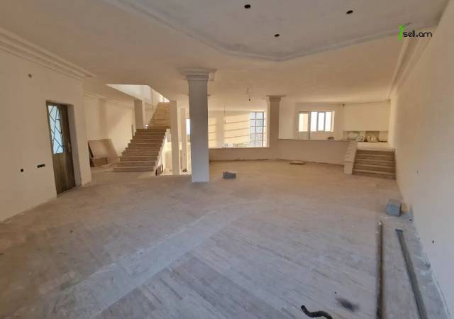 Բազմաֆունկցիոնալ գույք Պրահայի փողոցում կենտրոնում, 960 ք.մ.