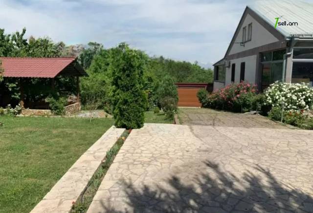 Մեկ հարկանի քարե տուն Ֆանարջյան փողոցում Քանաքեռ Զեյթունում, 1700 ք.մ., 2 սանհանգույց