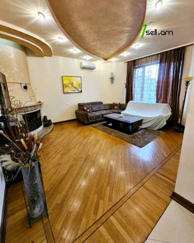 Երեք հարկանի քարե տուն, Գ-1 թաղամաս Աջափնյակում, 1391 ք.մ., 3+ սանհանգույց, կապիտալ վերանորոգված