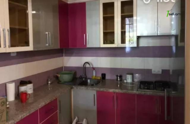 3 սենյականոց բնակարան Կարապետ Ուլնեցու փողոցում, 105 ք.մ., 2 սանհանգույց, բարձր առաստաղներ, 1/3 հարկ