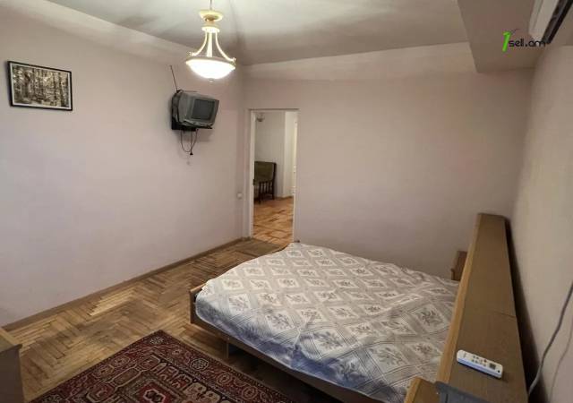 3 սենյականոց բնակարան Ամիրյան փողոցում, 100 ք.մ., 12/16 հարկ, 2 սանհանգույց, կոսմետիկ վերանորոգում