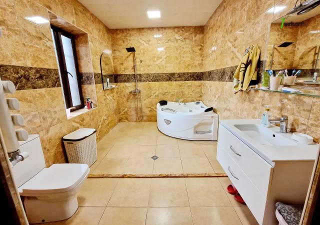 Երկու հարկանի տուն Հրաչյա Աճառյան փողոցում Ավանում, 440 ք.մ., 2 սանհանգույց, կապիտալ վերանորոգված